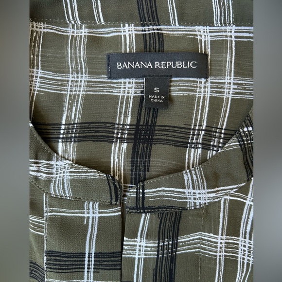 Banana Republic Olive green blouse with white and black stripes size small - Picture 6 of 9